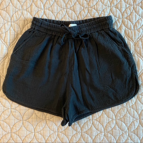 Aritzia | Wilfred | Bertaud Shorts — Black | Size XS - Picture 4 of 15